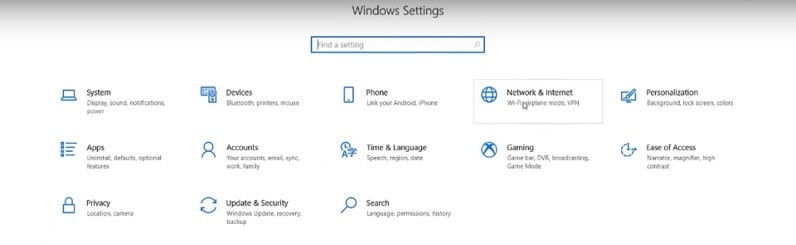 Abriremos la configuración del ordenador, y en esta elegiremos el apartado de configuraciones del idioma, así como en el ejemplo para cambiar el idioma en Windows 10