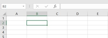 Esta es la forma predeterminada que tiene Excel para todos sus usuarios en el que se numeran las filas y a las columnas se las denomina por letras del alfabeto. Estos números y letras se denominan como encabezados tanto para las filas como para las columnas. Las letras y números juntos hacen referencia a la celda en selección como A1, B2, B3…
